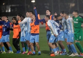 Los juveniles del Málaga celebran el pase a cuartos de final de la Copa del Rey.