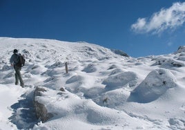 Cómo subir a La Maroma y La Torrecilla, las dos cumbres más elevadas de Málaga