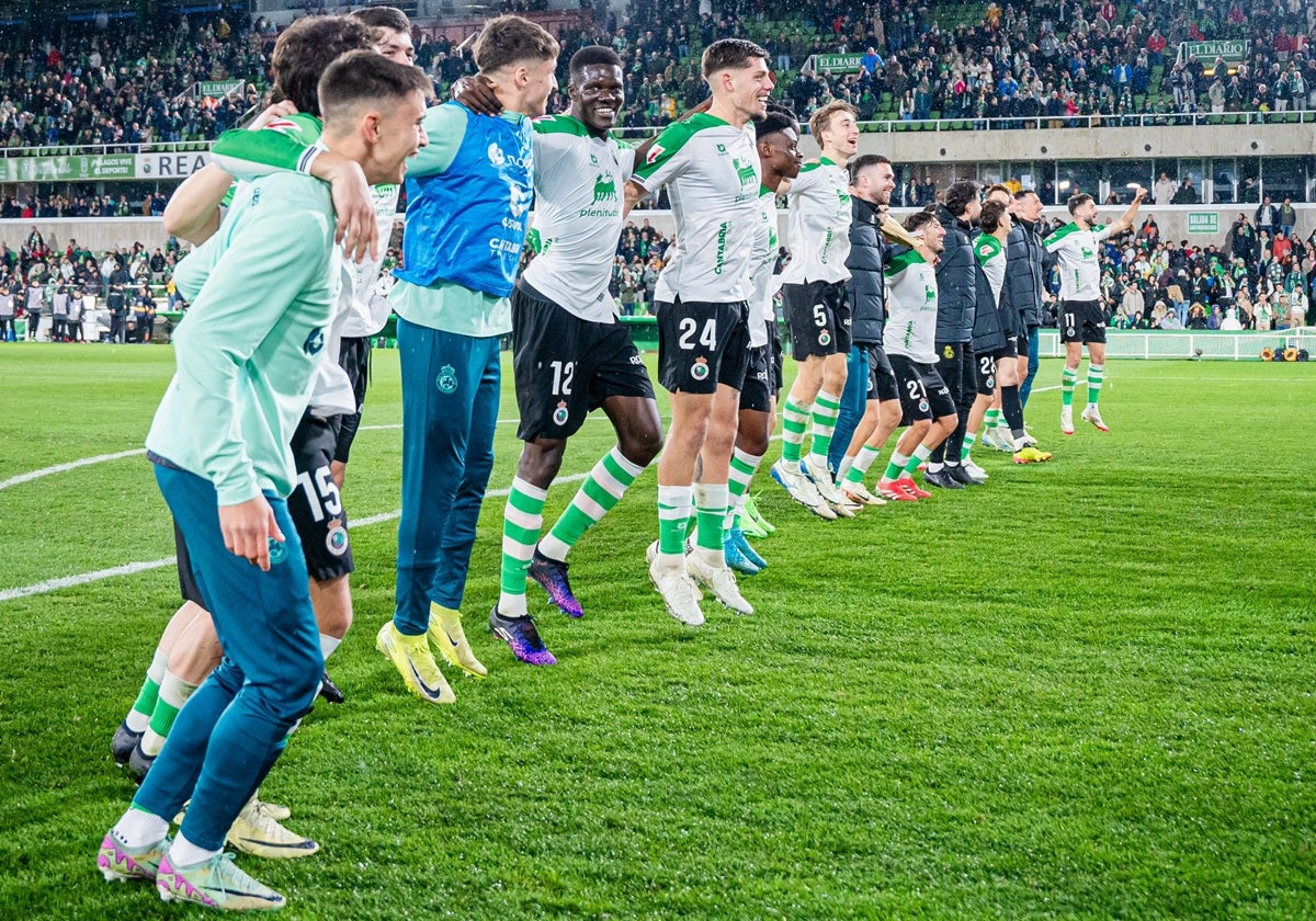 El Racing celebra la victoria por 6-0 frente al Ferrol, hace dos jornadas.