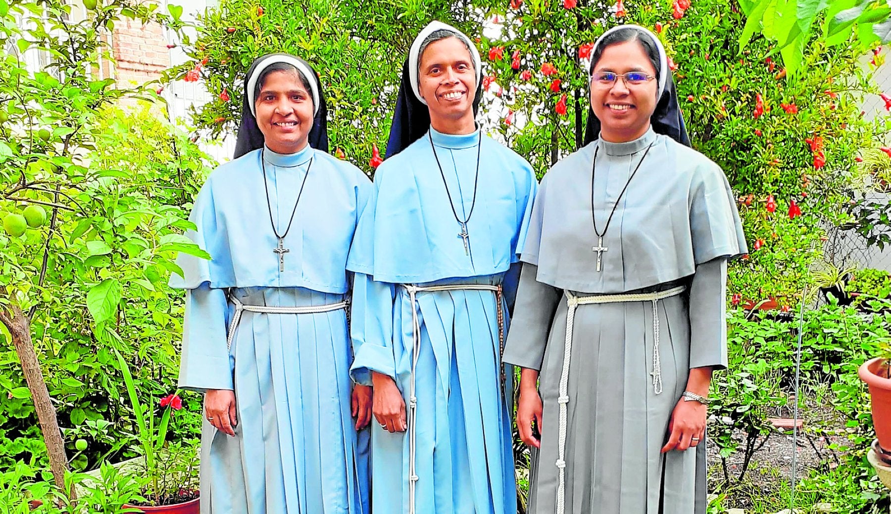 De izquierda a derecha, Teresa, Lizy María y Ana, franciscanas clarisas de Kerala, en el Cotolengo de Málaga.