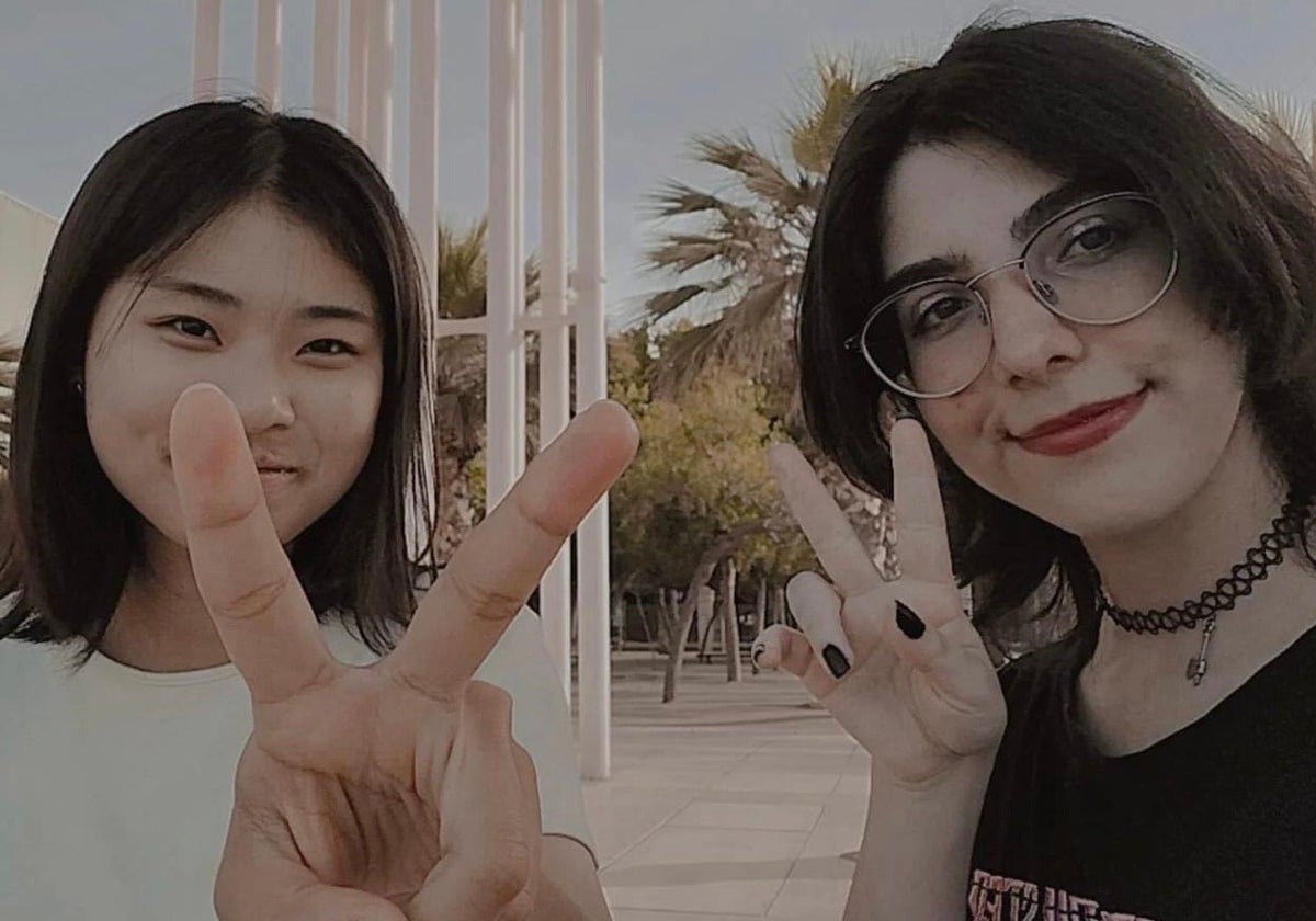 Laura Ruiz, y su Buddy, Baek Hyemin, en el Muelle Uno.