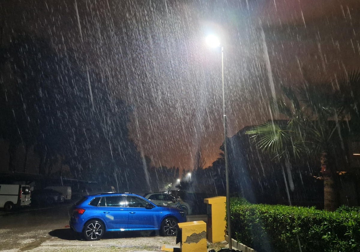 Lluvias a primera hora de la mañana sobre Guadalmar, cerca de Torremolinos.