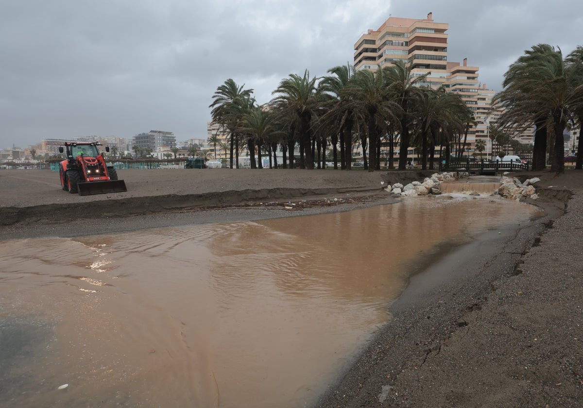 Imagen tomada este lunes en la playa de Los Álamos, Torremolinos.