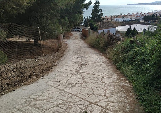 Imagen de una de las 'calles' de la urbanización Cerro y Mar y Las Chorreras, en Mezquitilla de Vélez-Málaga.