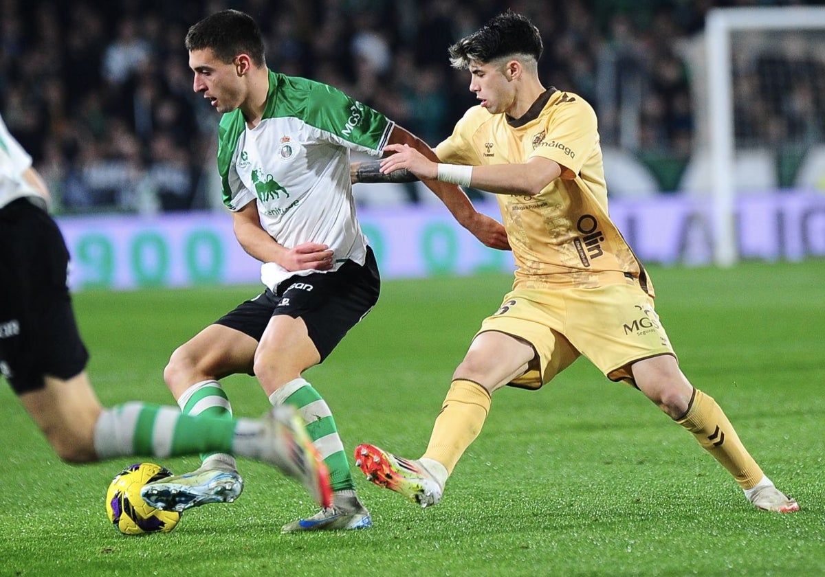 El malaguista Antoñito, en el duelo del sábado ante el Racing.