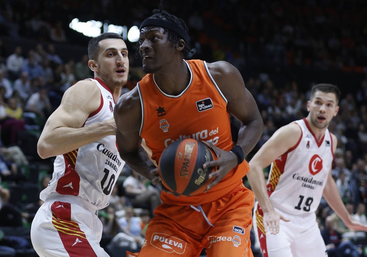 Boubacar Touré, en un partido con el Valencia.