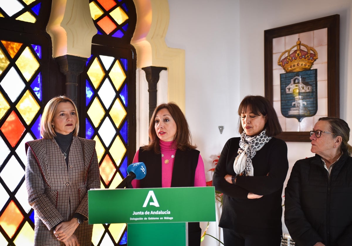 La delegada del Gobierno, Patricia Navarro, durante su intervención en la localidad de Carratraca.