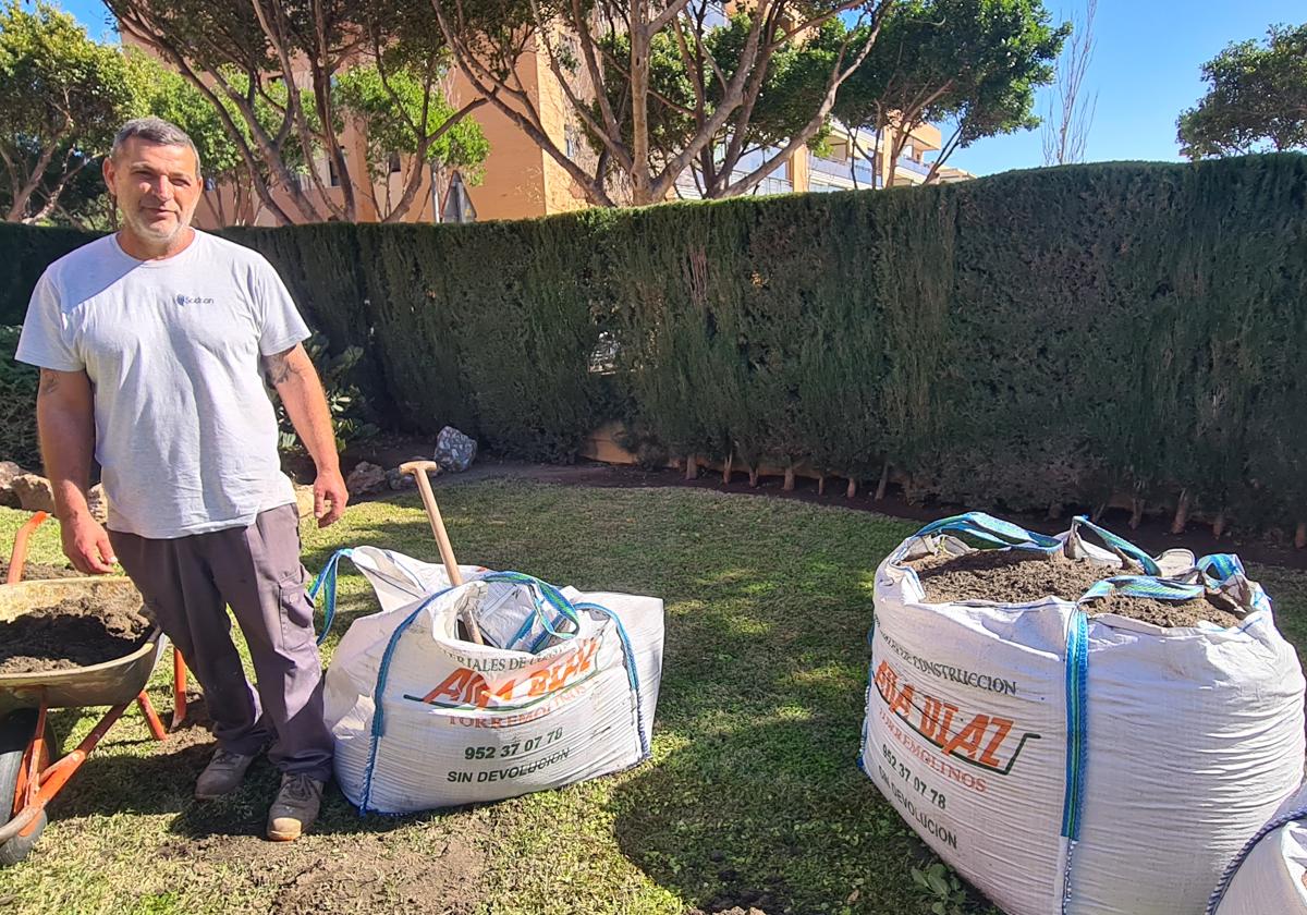 Francisco Juan Hidalgo Fernández, en su puesto de trabajo en un residencial de Torremolinos.