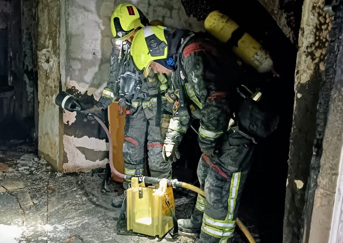 Imagen secundaria 1 - Actuación para apagar el incendio.