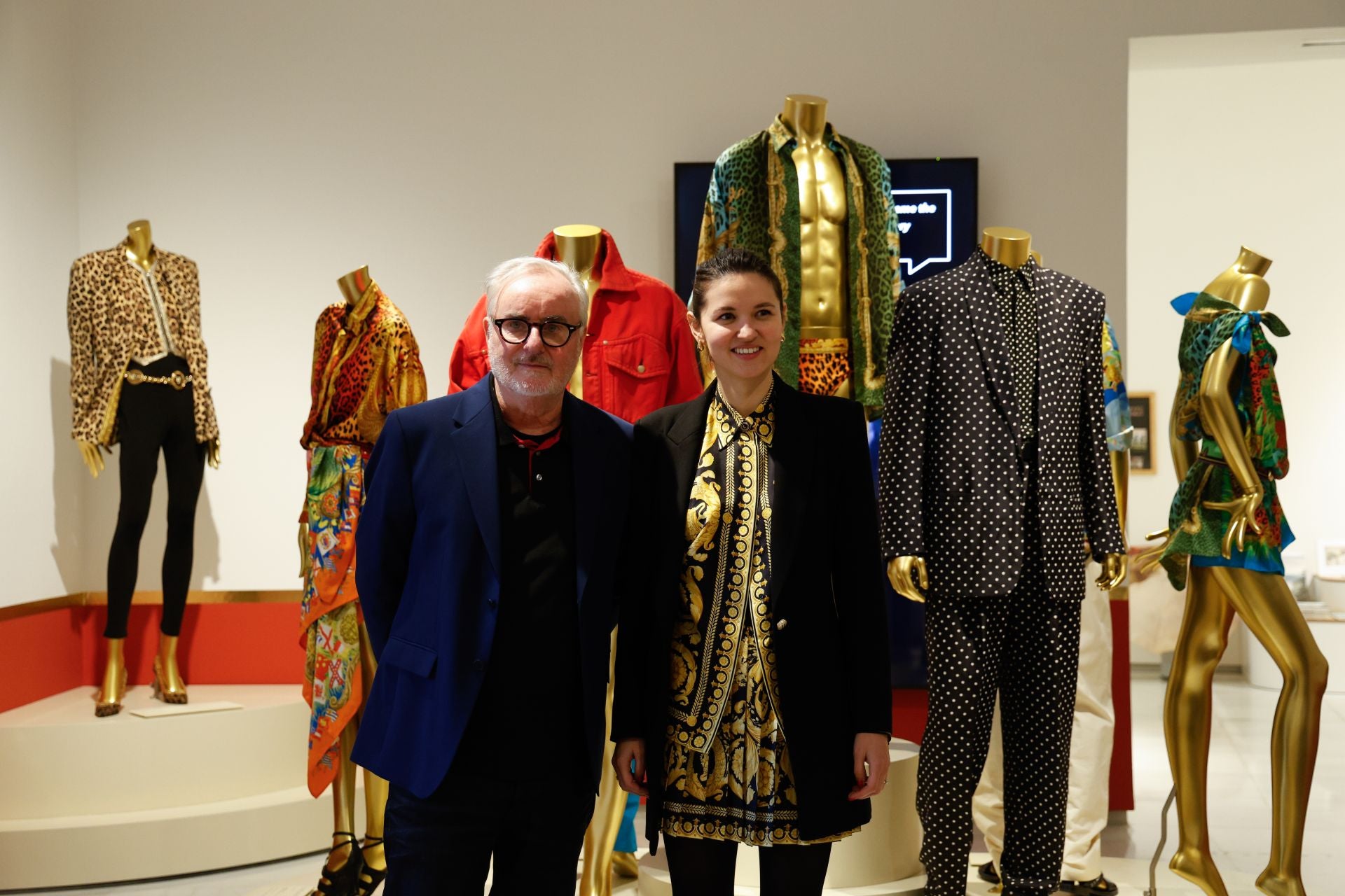 La exposición en Málaga sobre el legado del diseñador Gianni Versace, en imágenes