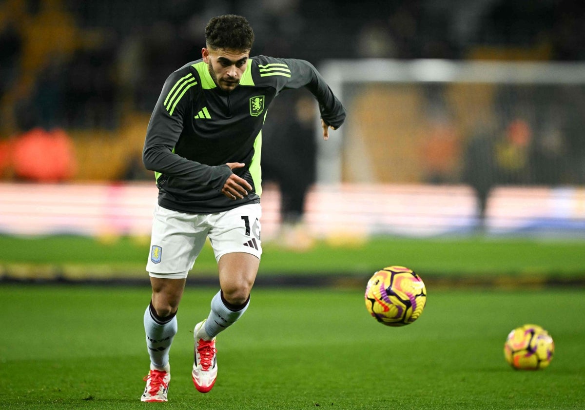 Andrés García, en el calentamiento del partido de su debut con el Aston Villa.