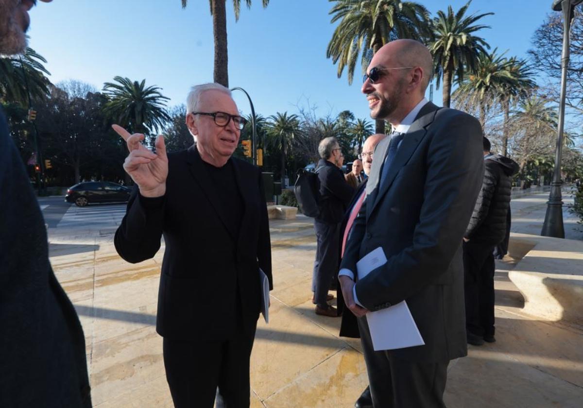 El arquitecto David Chipperfield ha llegado al filo de las 10 de la mañana al Ayuntamiento de Málaga