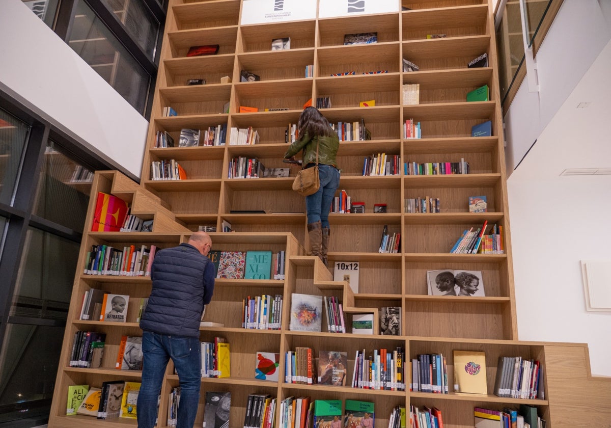 Imagen de la nueva biblioteca de ocho plantas de Estepona.