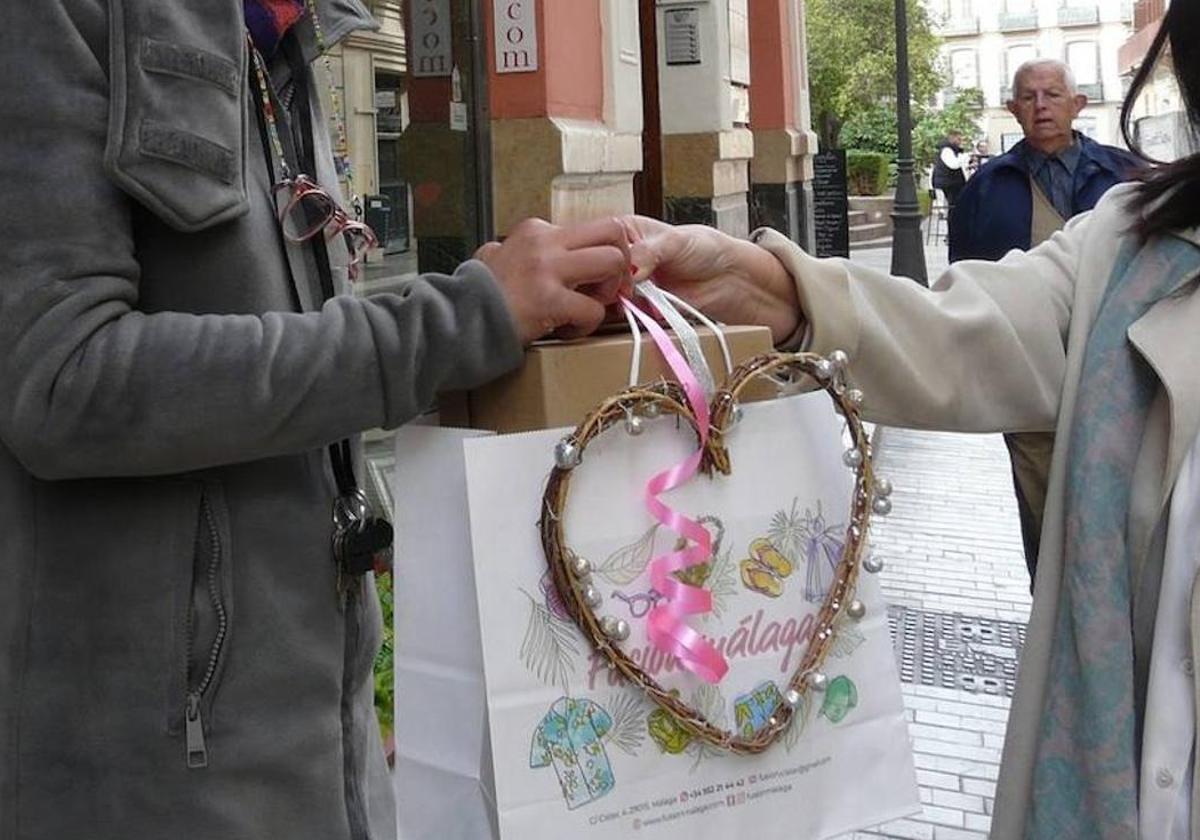 La alerta de Consumo sobre el problema que tienen «muchos regalos típicos» de San Valentín