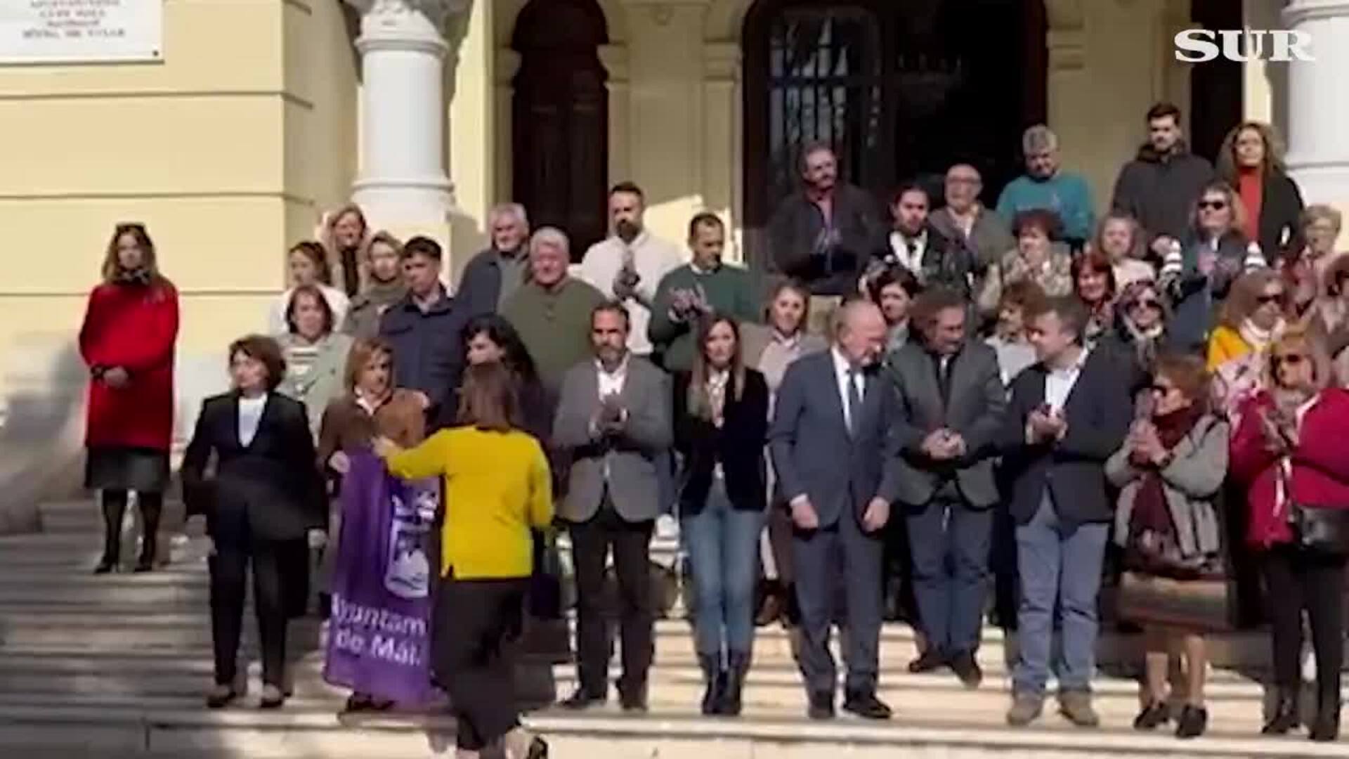 Minuto de silencio en el Ayuntamiento de Málaga por Lina, la mujer asesinada en Benalmádena