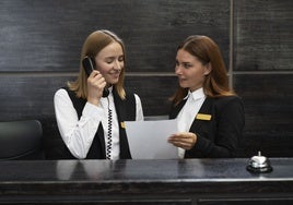 Recepcionistas de un hotel de la Costa del Sol.