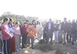 Rincón de la Victoria pone la primera piedra del futuro Parque del Mediterráneo