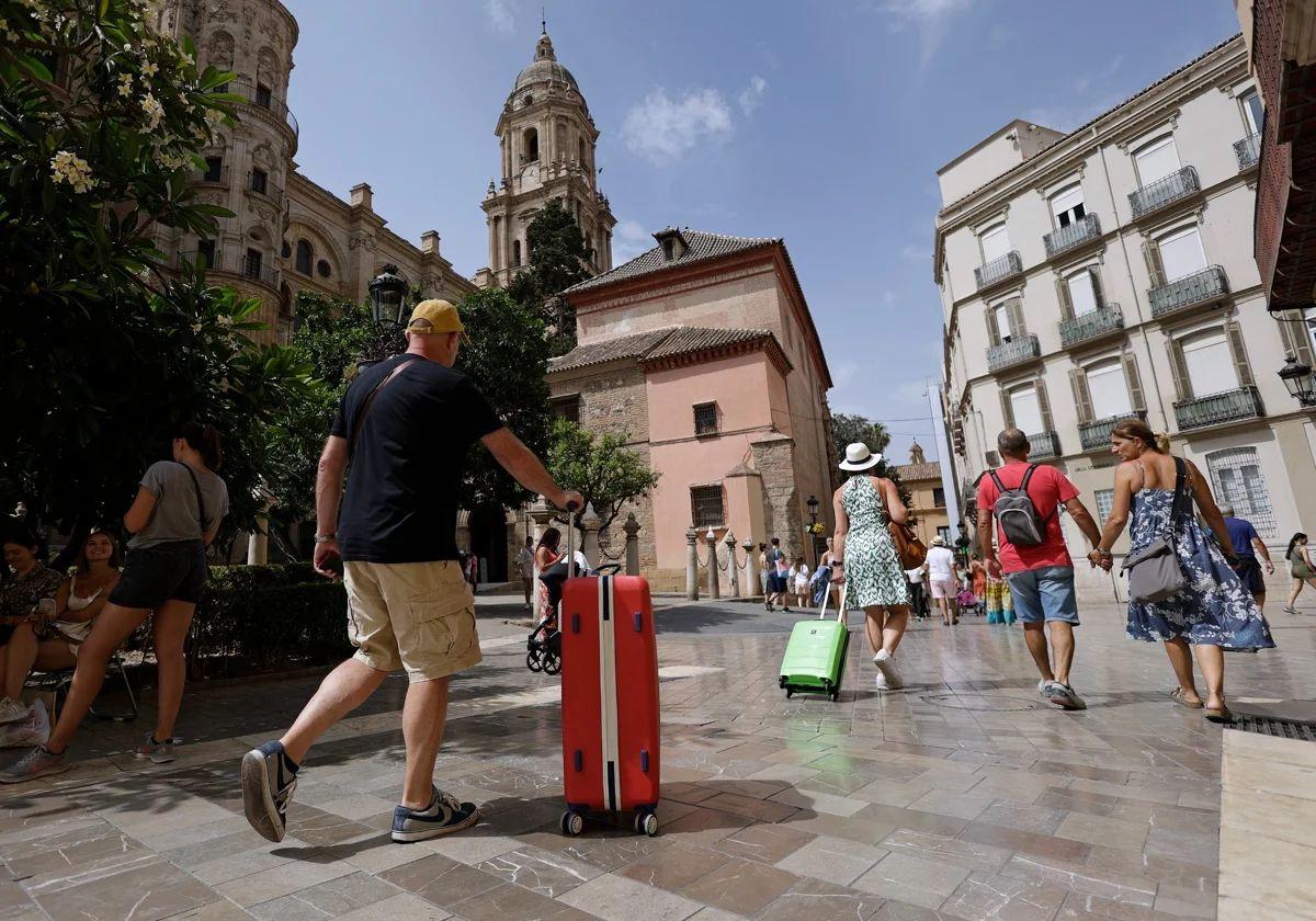 Facua denuncia a un apartamento turístico de Málaga por impedir alojar a menores de 35 años