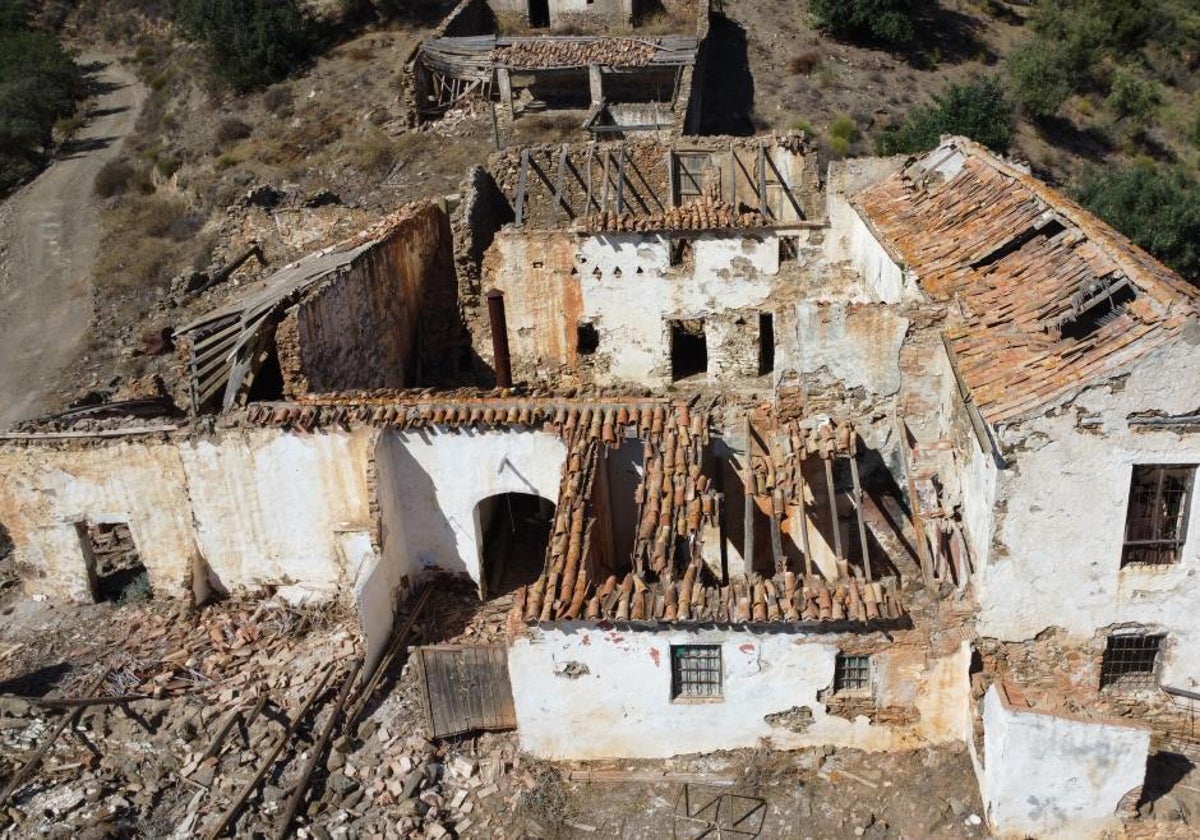 Cortijo que va a ser reconstruido para convertirlo en hotel rural.