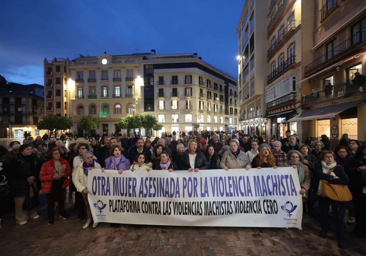 Concentración en repulsa del asesinato de Lina, este martes en la Plaza de la Constitución de la capital malagueña.