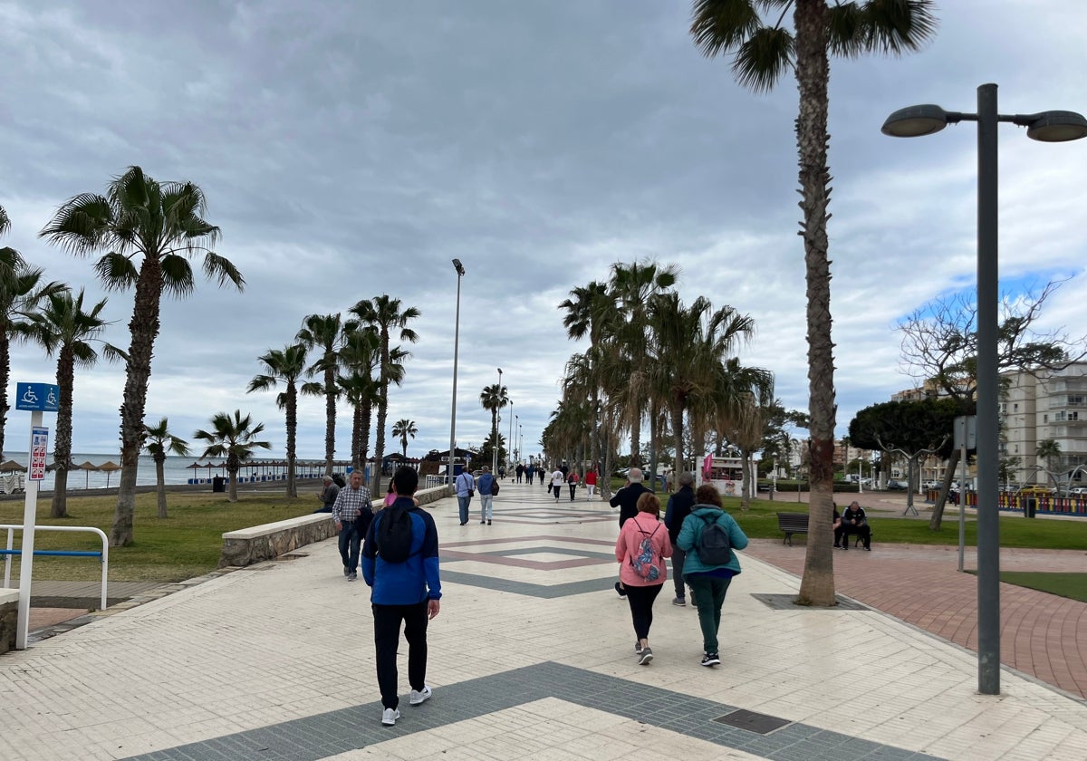 Imagen del paseo marítimo de Torre del Mar.