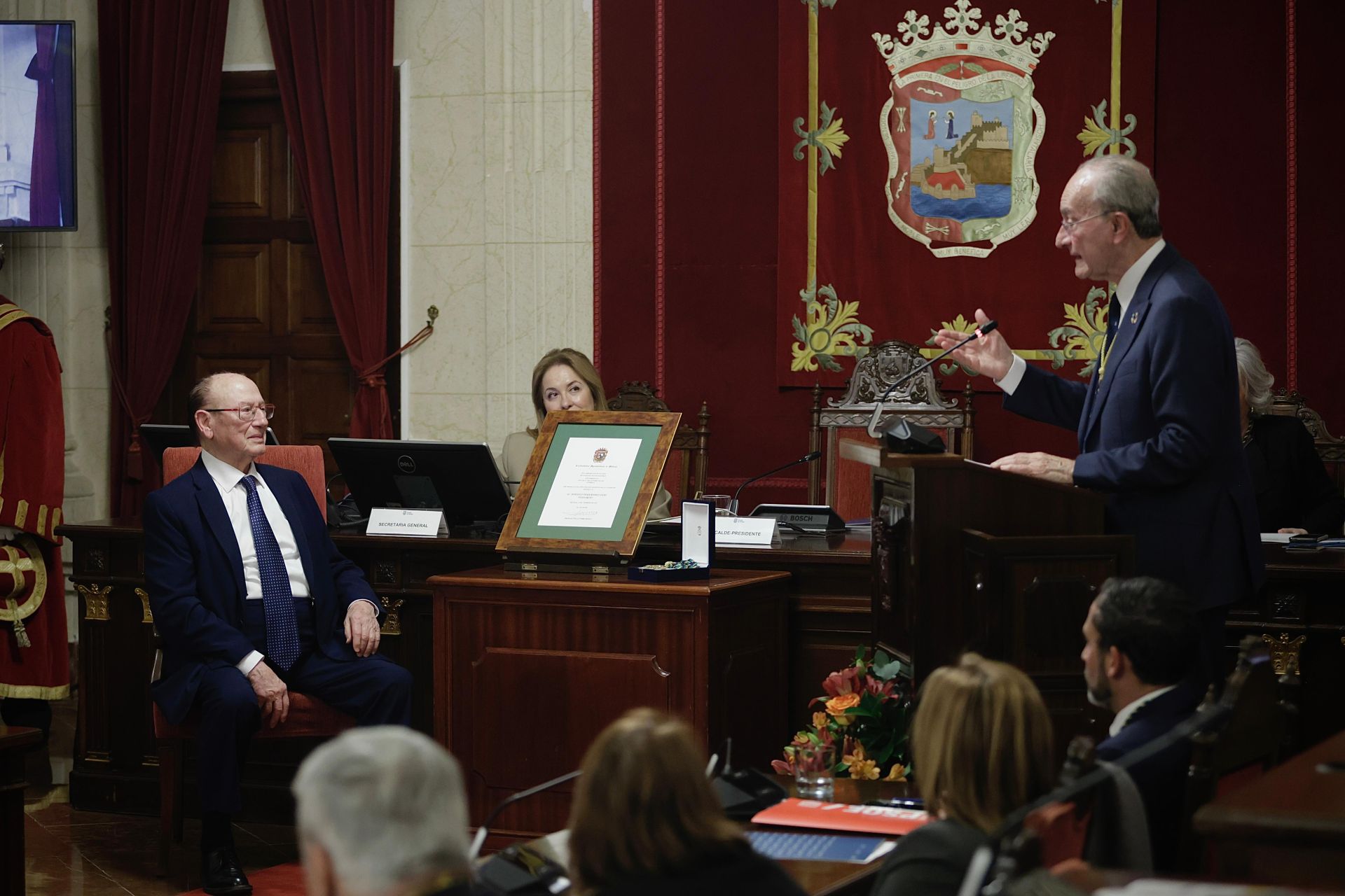 La Medalla de la Ciudad de Málaga a Fosforito, en imágenes