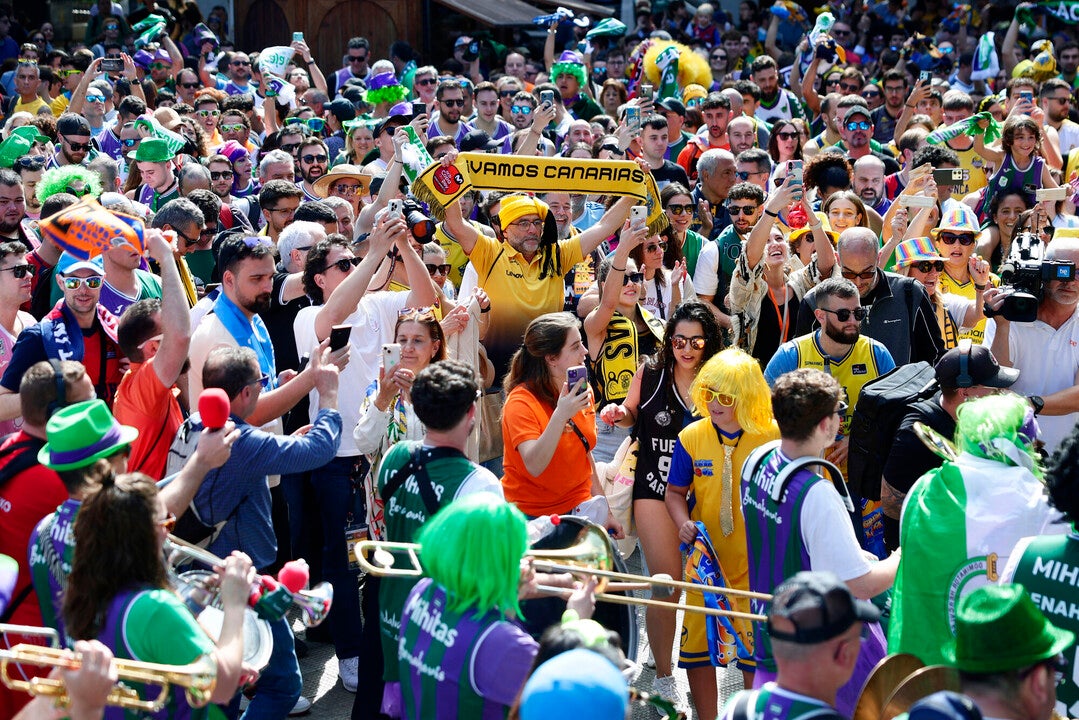 El colorido encuentro de aficiones en la Copa del Rey