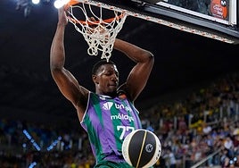 Yankuba Sima, tras anotar una canasta ante el Tenerife.