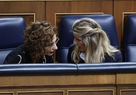 María Jesús Montero y Yolanda Díaz, en el Congreso de los Diputados.