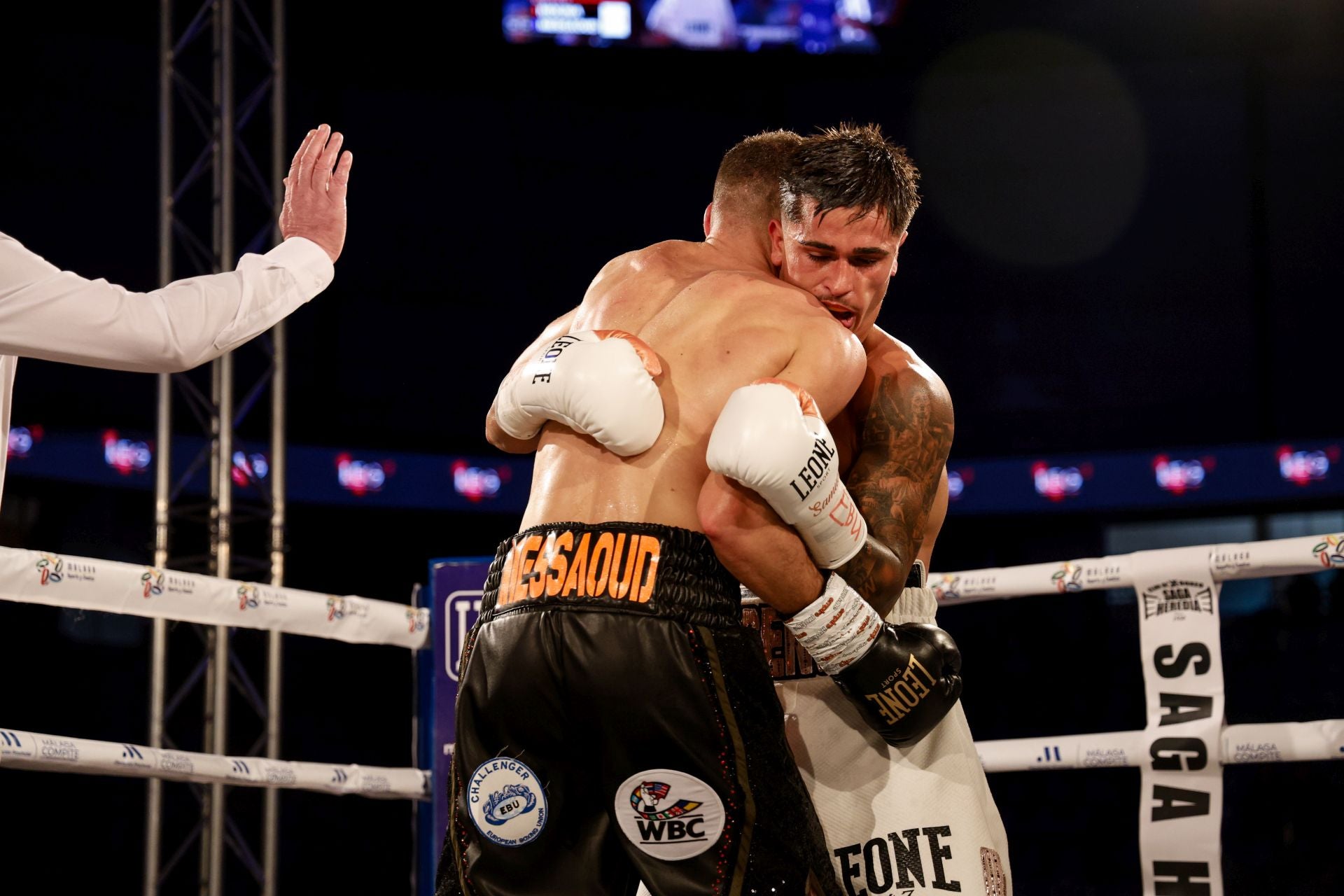 Samuel Molina se impone al galo Sandy Messaoud en una velada histórica