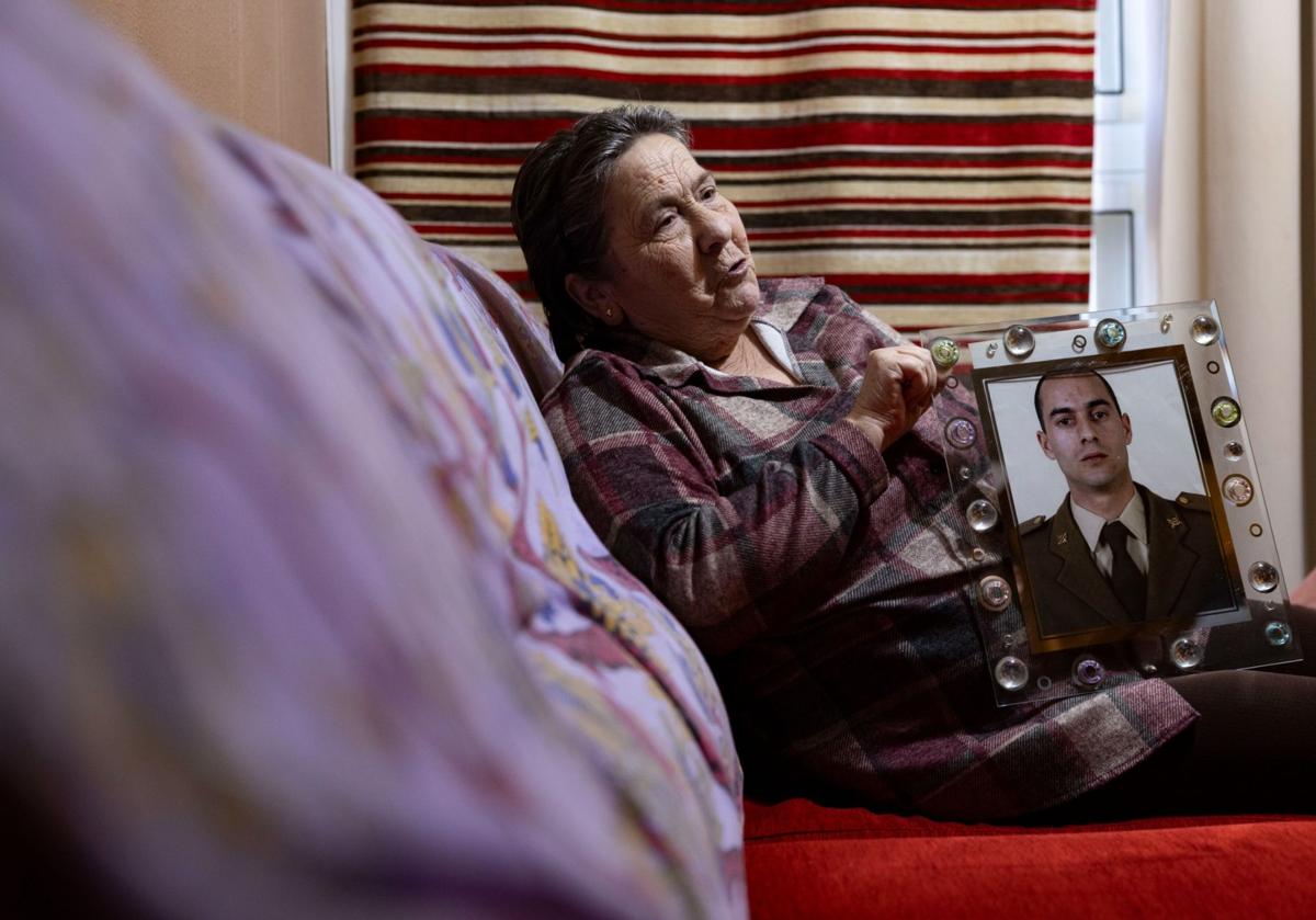 Margarita Toledo, la madre del cabo Soria, muerto en el Líbano hace diez años: «Nos vamos a morir y no van a haber puesto una calle al niño»