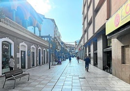 Imagen del céntrico Camino de Málaga en Vélez-Málaga, este invierno.