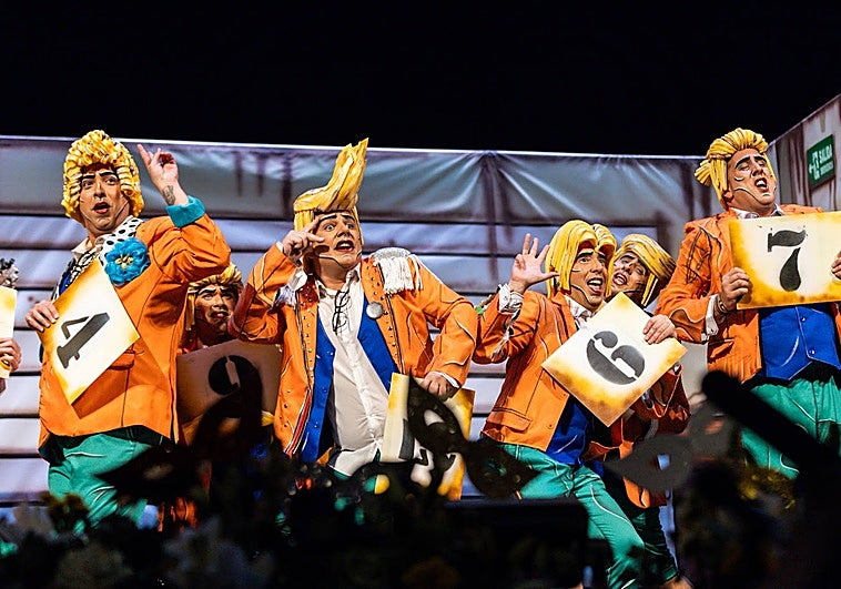 La murga 'Tu cara me suena' realizó una divertida actuación.
