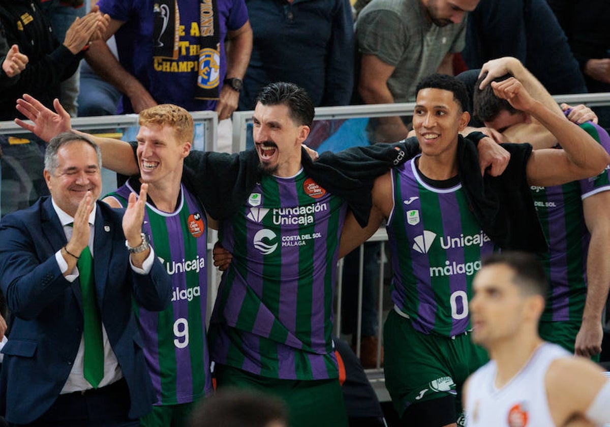 Djedovic celebra la victoria en la final con Alberto Díaz y Tyson Pérez.