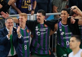 Djedovic celebra la victoria en la final con Alberto Díaz y Tyson Pérez.