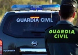 Un guardia civil, herido grave tras ser atropellado en un operativo por un coche a la fuga en Manilva