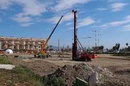 Obras de cimentación de los primeros edificios de la Alfonso X El Sabio en La Térmica.