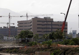 Construcción de viviendas de protección oficial al oeste del campus de Teatinos.