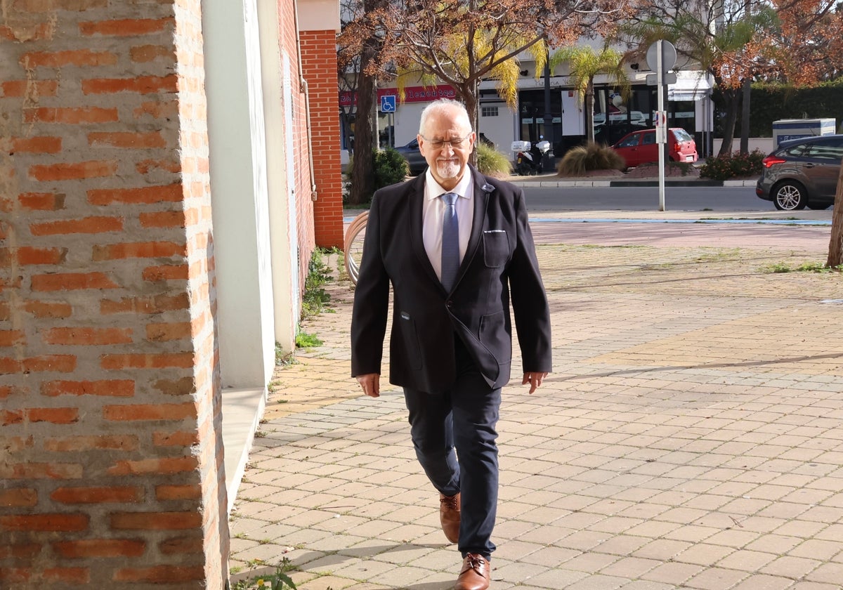 El teniente alcalde de Estepona, Blas Ruzafa, esta mañana llegando al juzgado.