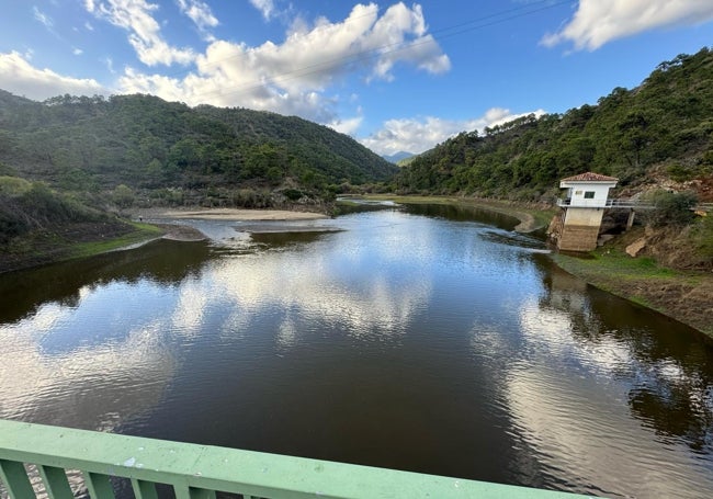 La presa de derivación desde el Guadalmina.