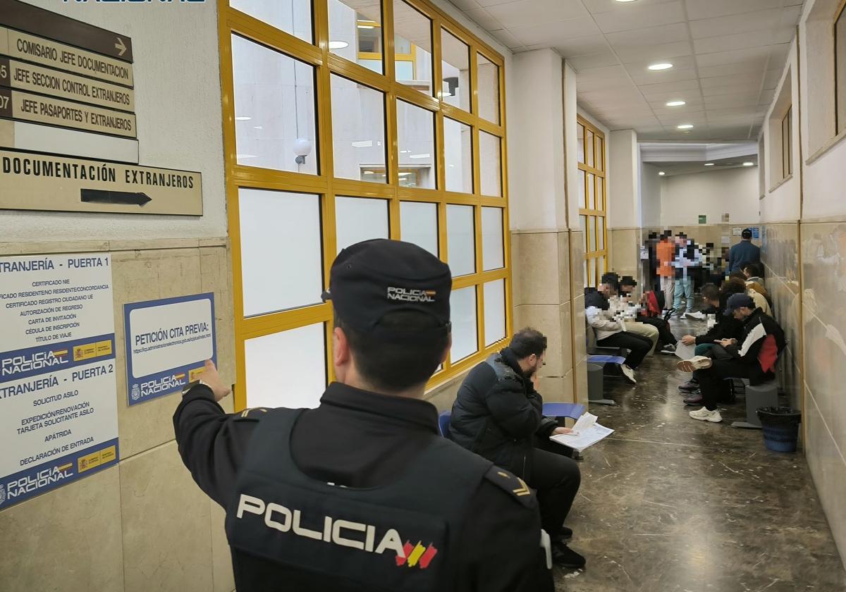 Dos detenidos en Málaga por vender citas de asilo en varias provincias