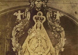 Fotografía de la Virgen de la Victoria tomada en el último tercio del siglo XIX.