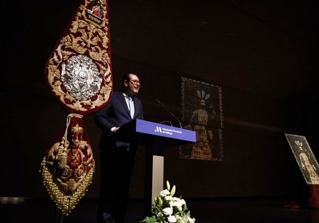 El pregonero del centenario del Prendimiento, durante su intervención.