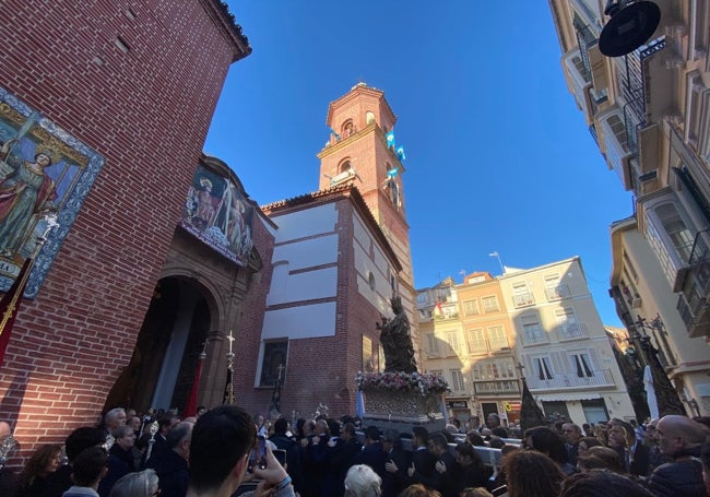 Momento de la entrada de la Patrona en la iglesia de los Mártires.