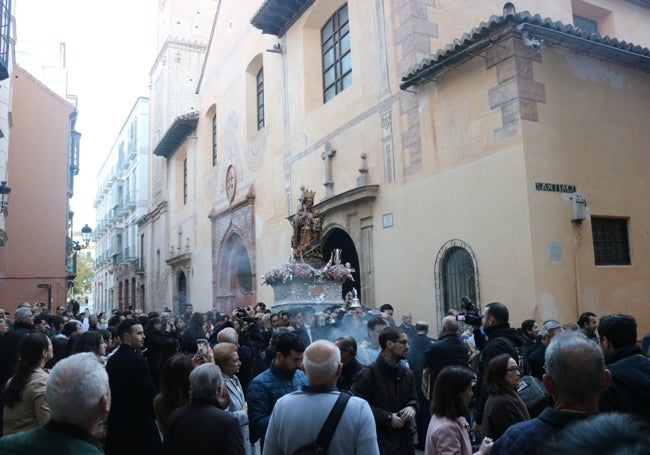 La Virgen de la Victoria, tras salir desde la parroquia de Santiago.