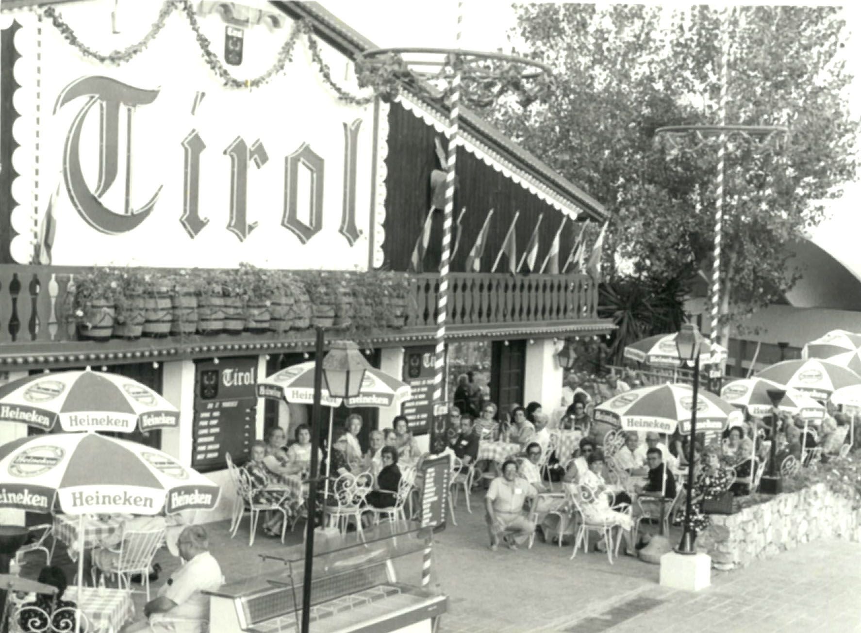 Tivoli era un espacio cosmopolita en el que se podía viajar sin salir del parque, gracias a espacios temáticos como este inspirado en el Tirol austriaco