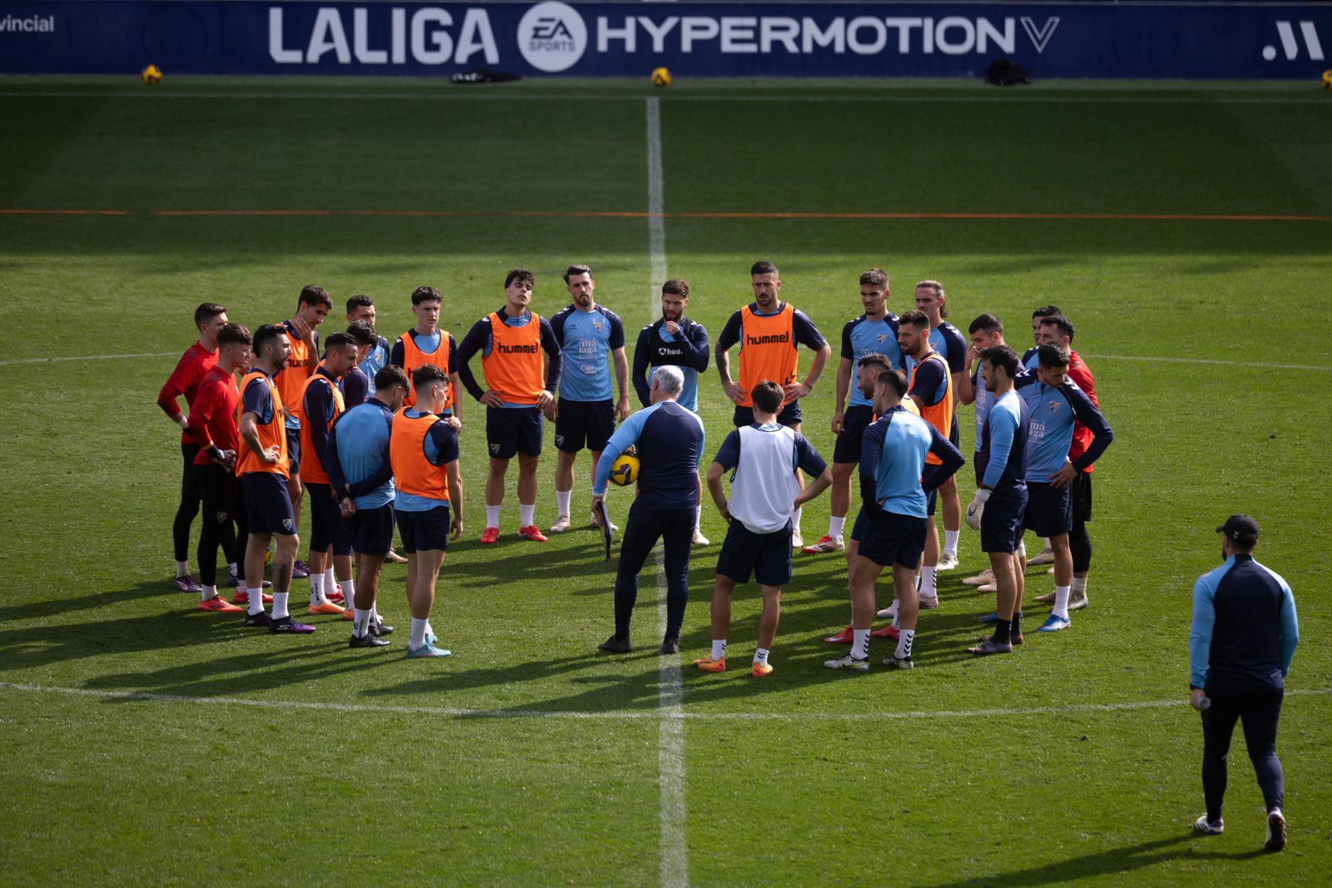 El entrenamiento del Málaga de puertas abiertas, en imágenes