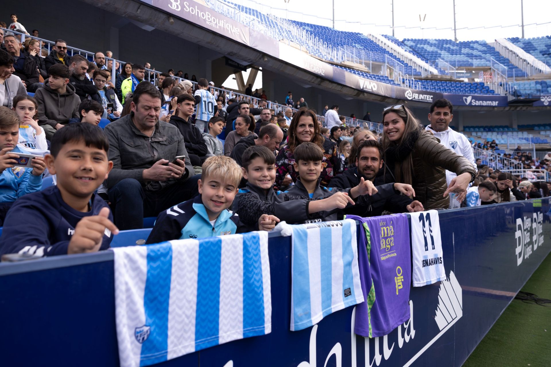 El entrenamiento del Málaga de puertas abiertas, en imágenes