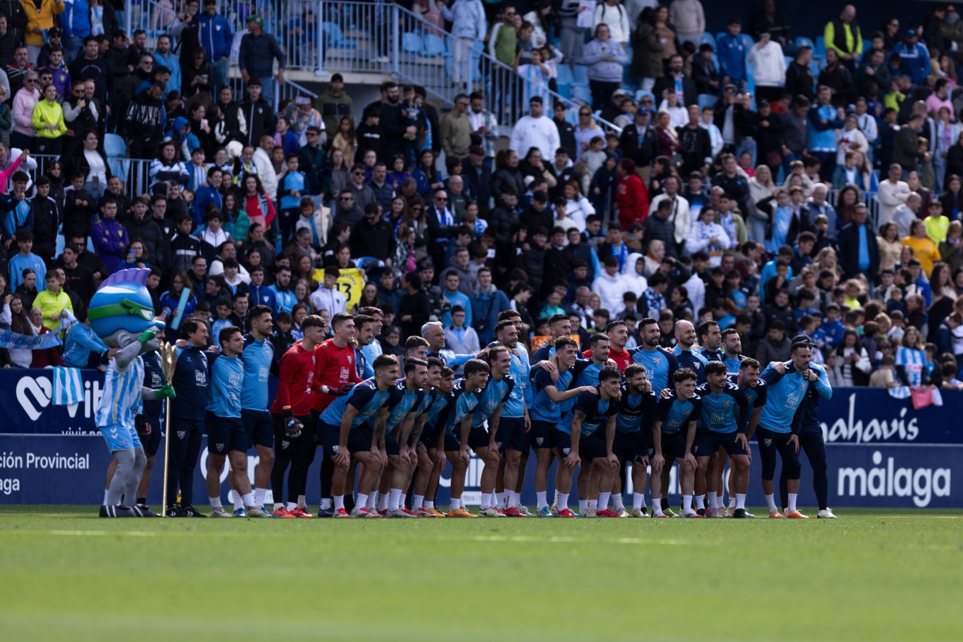 El entrenamiento del Málaga de puertas abiertas, en imágenes