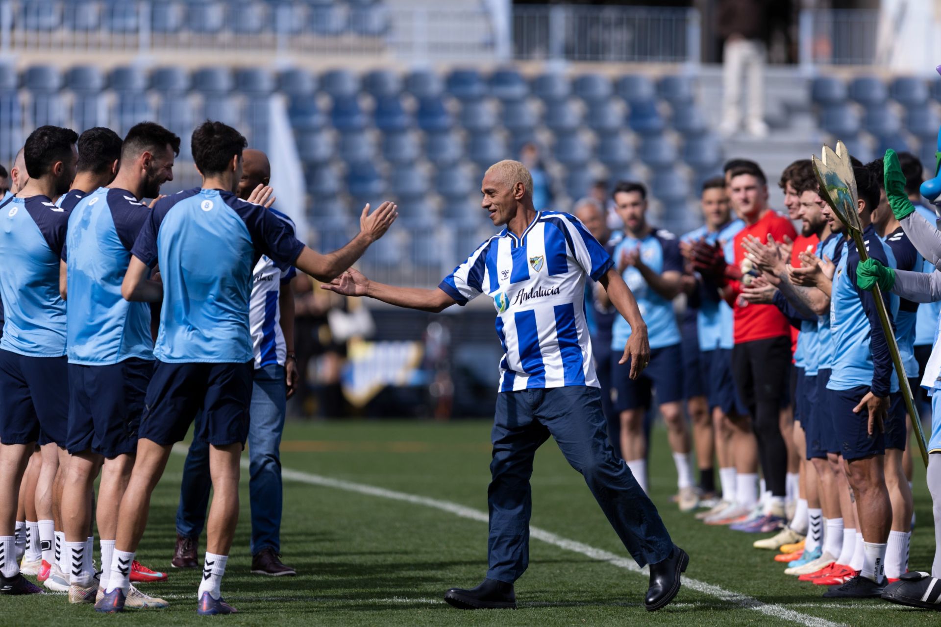 El entrenamiento del Málaga de puertas abiertas, en imágenes